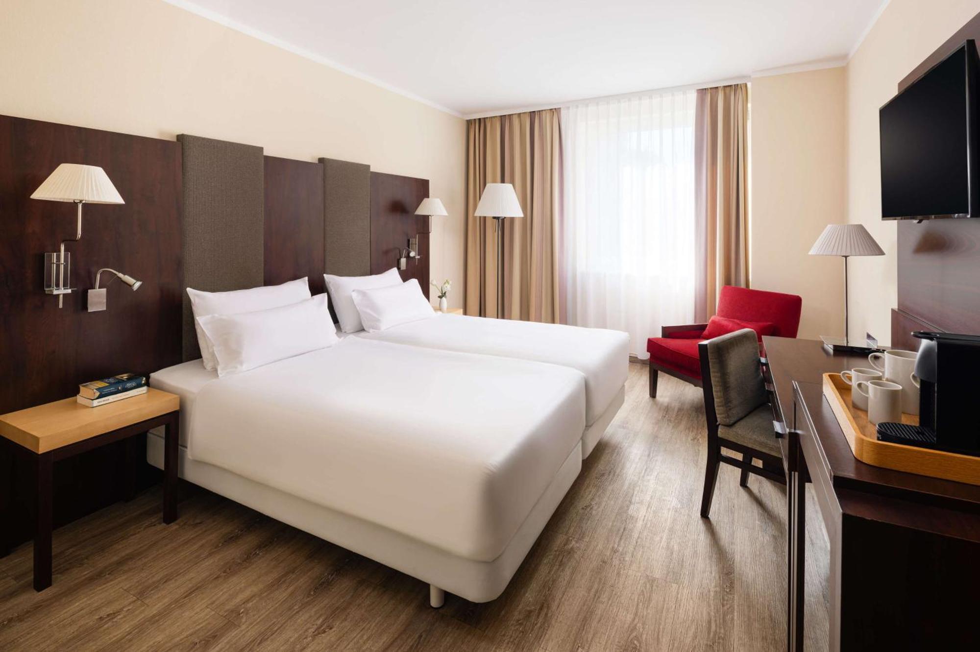 Hotel Nh 4*