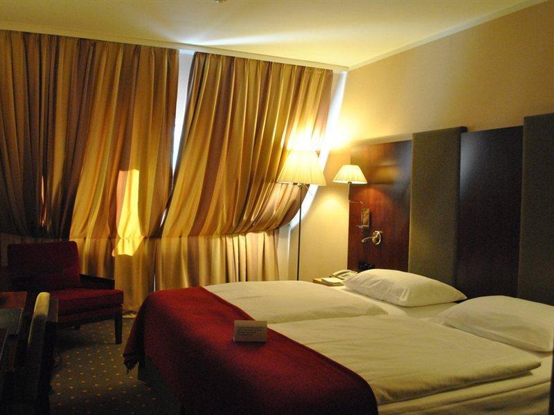 Hotel Nh 4*